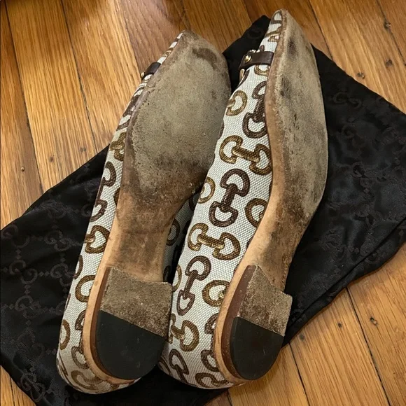 Gucci Women's Tan and Cream Patterned Flats - Picture 3 of 4
